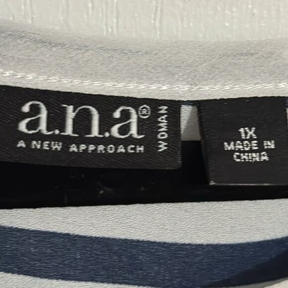 A.n.a Navy & White Striped Womens Top 1X - Picture 2 of 8